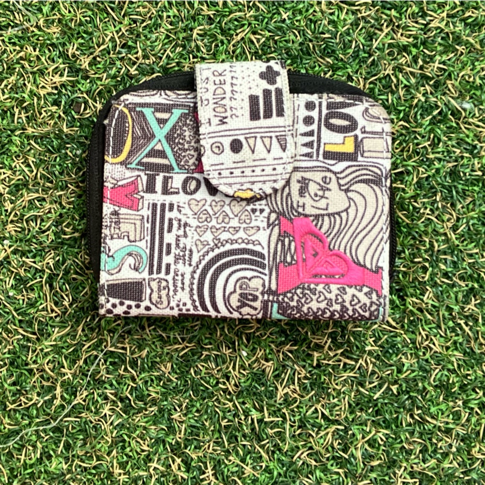 NWOT Roxy wallet